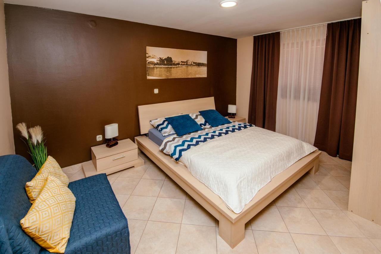 M&M Apartments Биоград на Мору Екстериор снимка